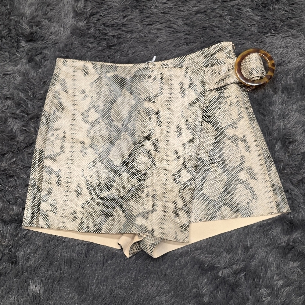 Zara - Snake Print Women's Skort w/ Buckle Detail. Size XS. NWOT!